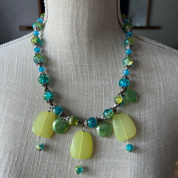 Elegant Multicolor Beaded Necklace - Picture 1 of 5